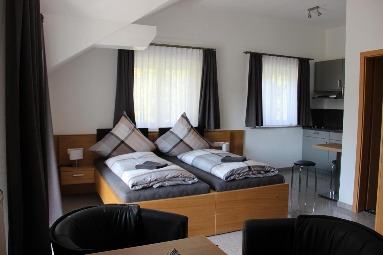 Aparthotel Zum Kreuzritter Wuestenrot Exterior foto