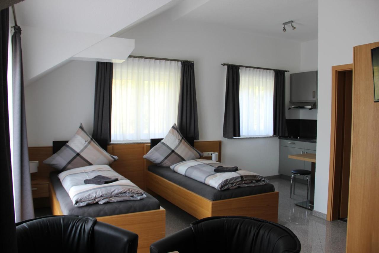 Aparthotel Zum Kreuzritter Wuestenrot Exterior foto