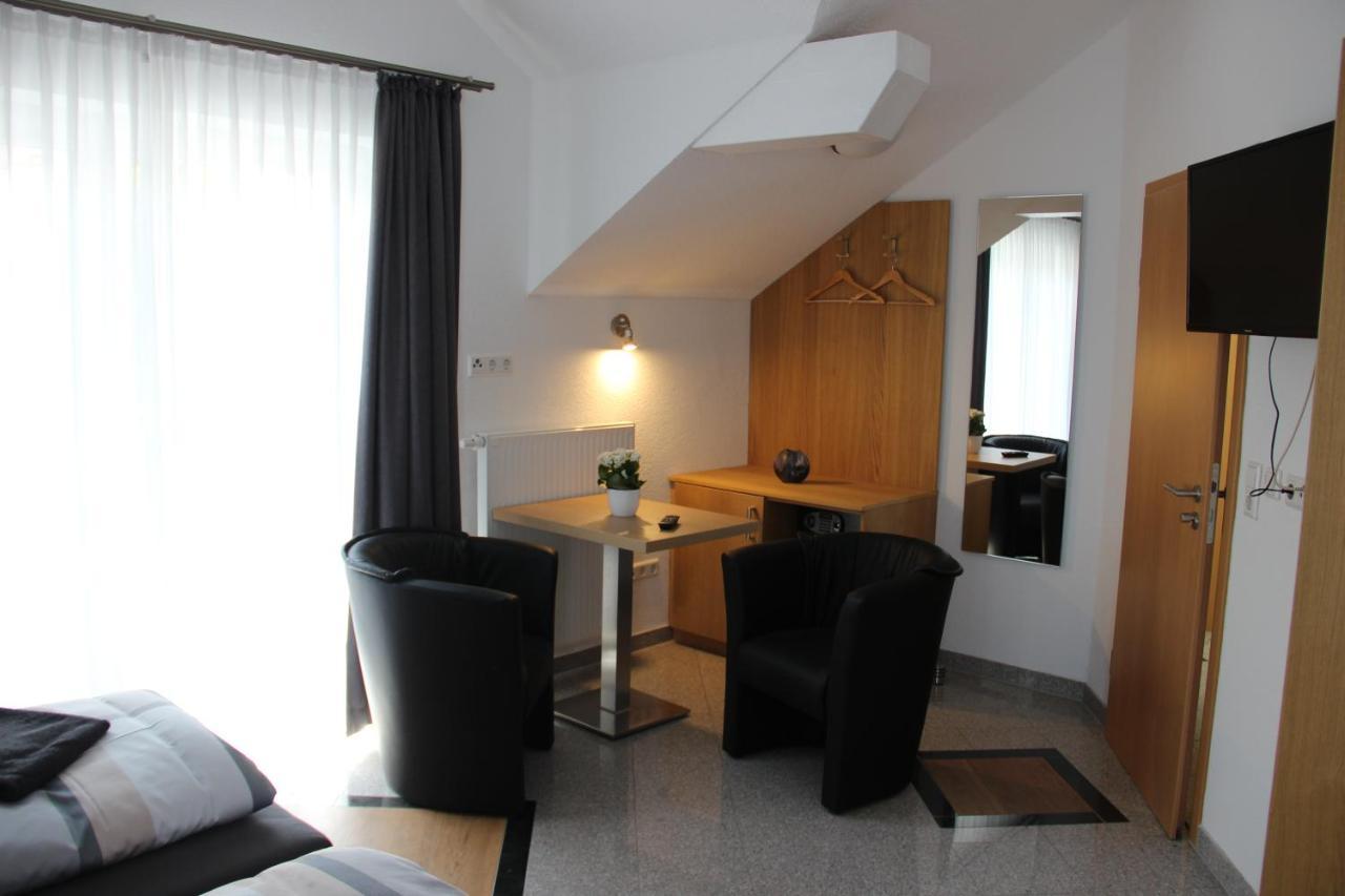 Aparthotel Zum Kreuzritter Wuestenrot Exterior foto